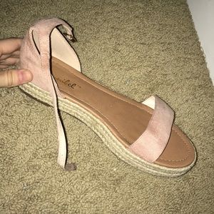 Q platform sandals